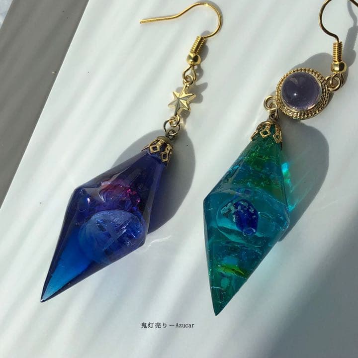 夜の世界。　蓄光ペンデュラム　レジン鉱石　ガラスのようなピアス　イヤリング