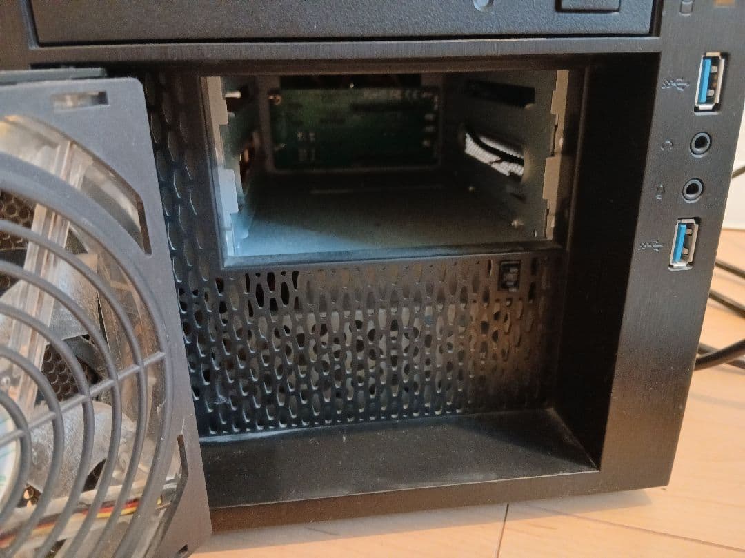 PCパーツ　 PC ケース　Mini-ITX　HDD2ベイ　NAS向き　電源付き
