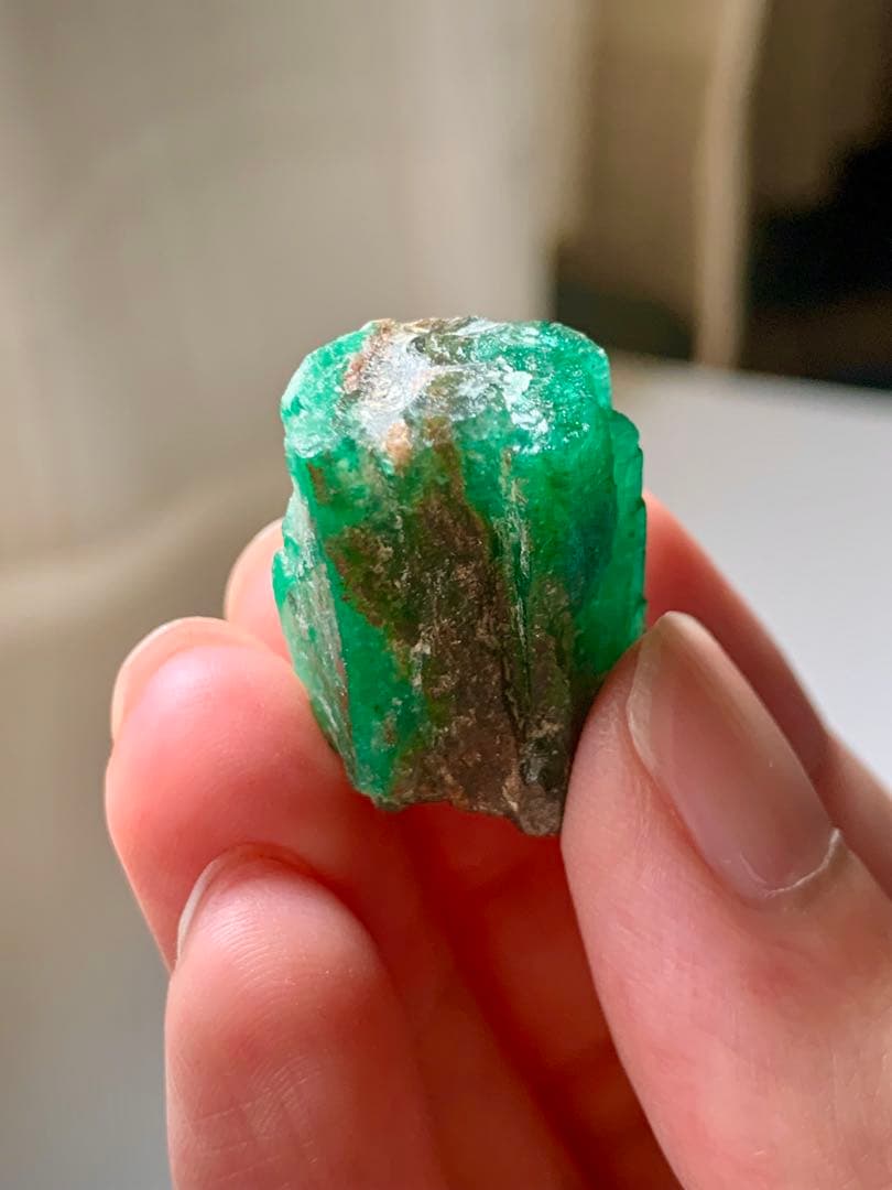 特大！パキスタン産エメラルド原石　鉱物標本　翡翠　ダイアモンド　パワーストーン
