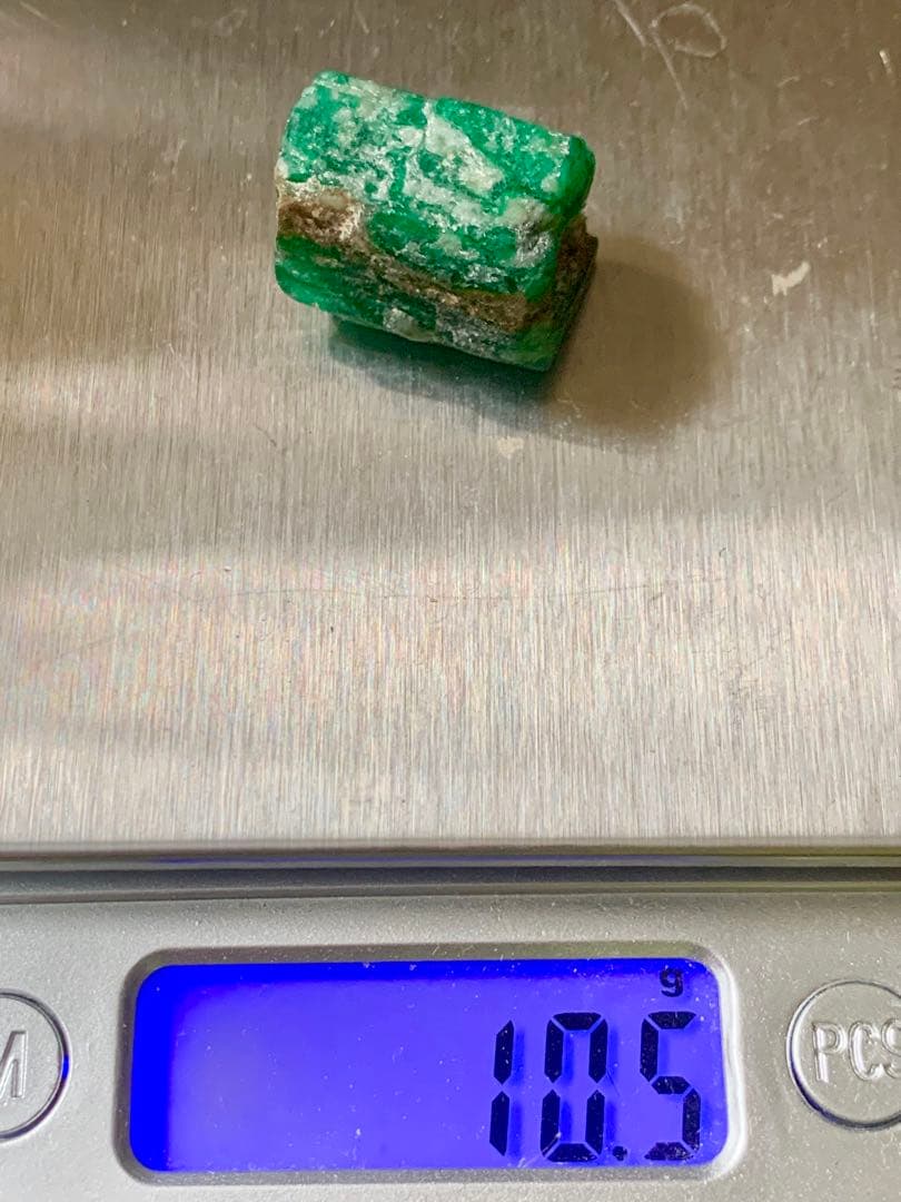 特大！パキスタン産エメラルド原石　鉱物標本　翡翠　ダイアモンド　パワーストーン