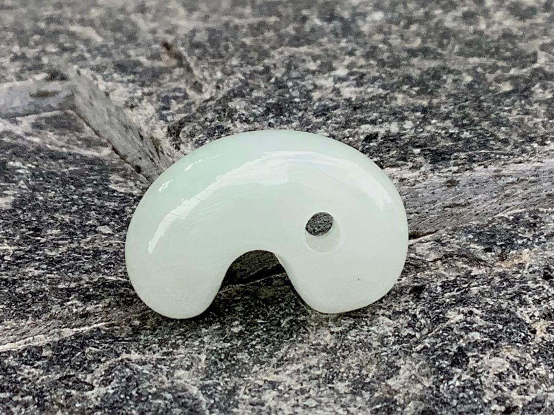 ⭕️業者様‼️ おすすめ糸魚川翡翠ジェダイト勾玉　ソーティング付買って損無し‼️