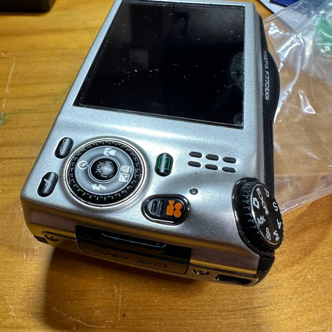 FUJIFILM FinePix F70 EXR デジカメ 6316