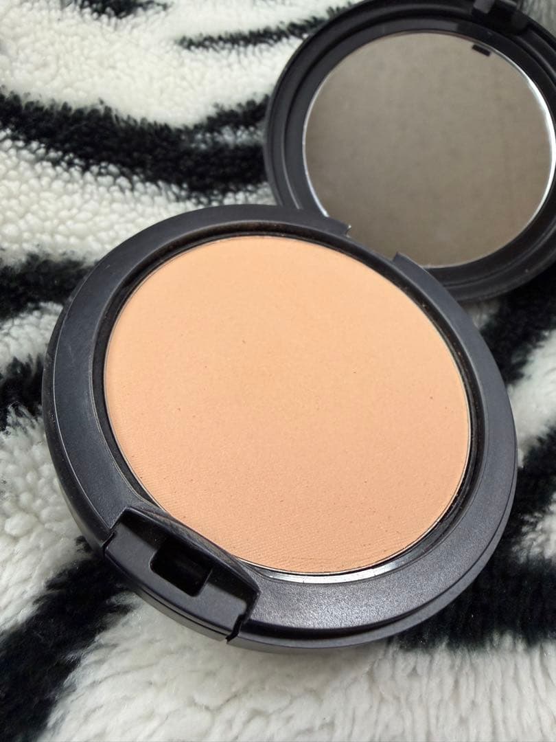 ファンデーション MAC Studio Fix Powder Plus Foundation