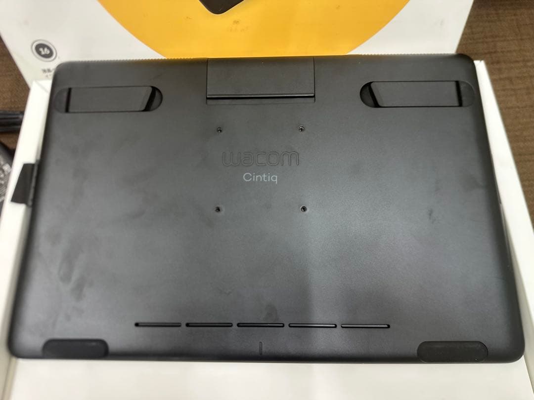 ● Wacom 液晶ペンタブレット 本体 DTK1660