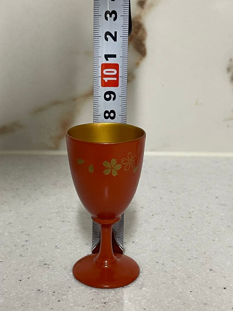 桜模様　朱色の酒器5個セット　高さ約7.7㎝、重さ14gの極小品　木製　漆塗、桜