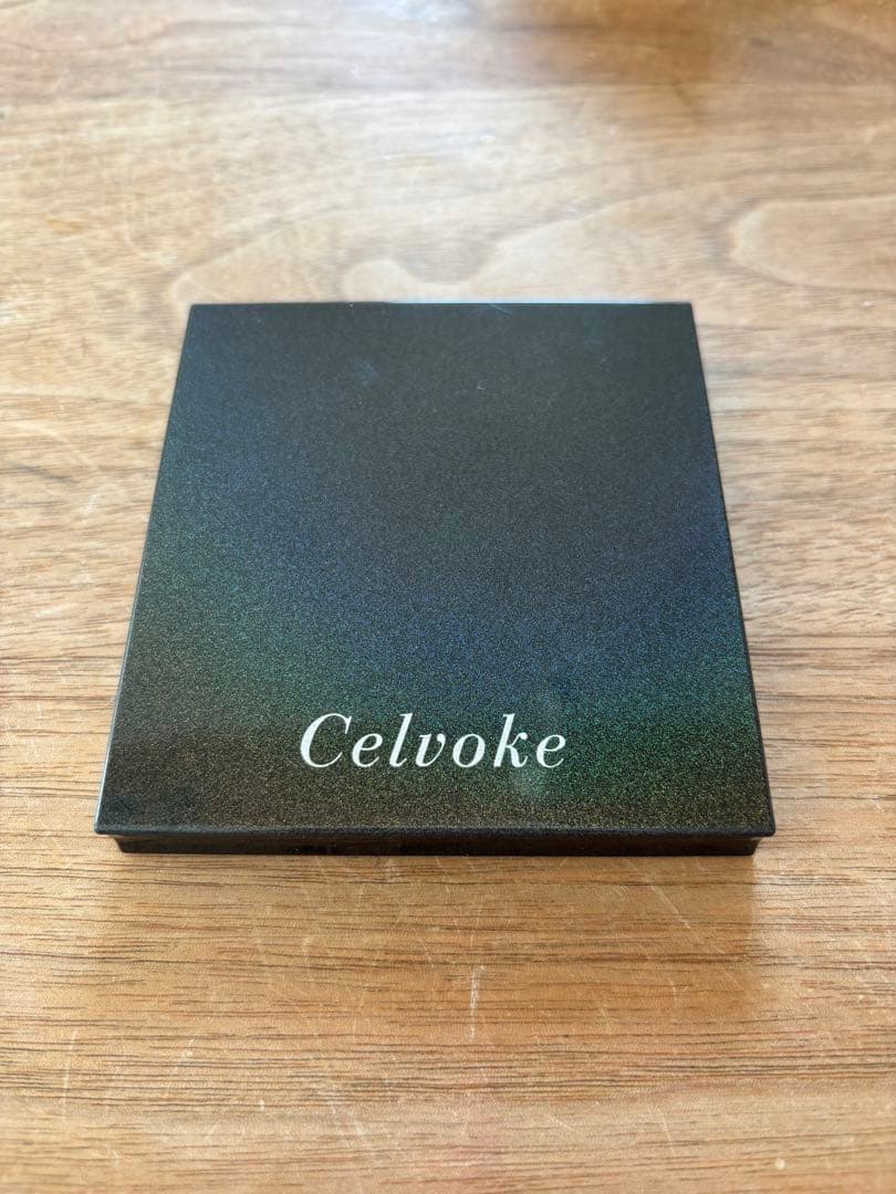 セルヴォークcelvoke限定アイシャドウ　エクスプレッジヴ　アイズEX03