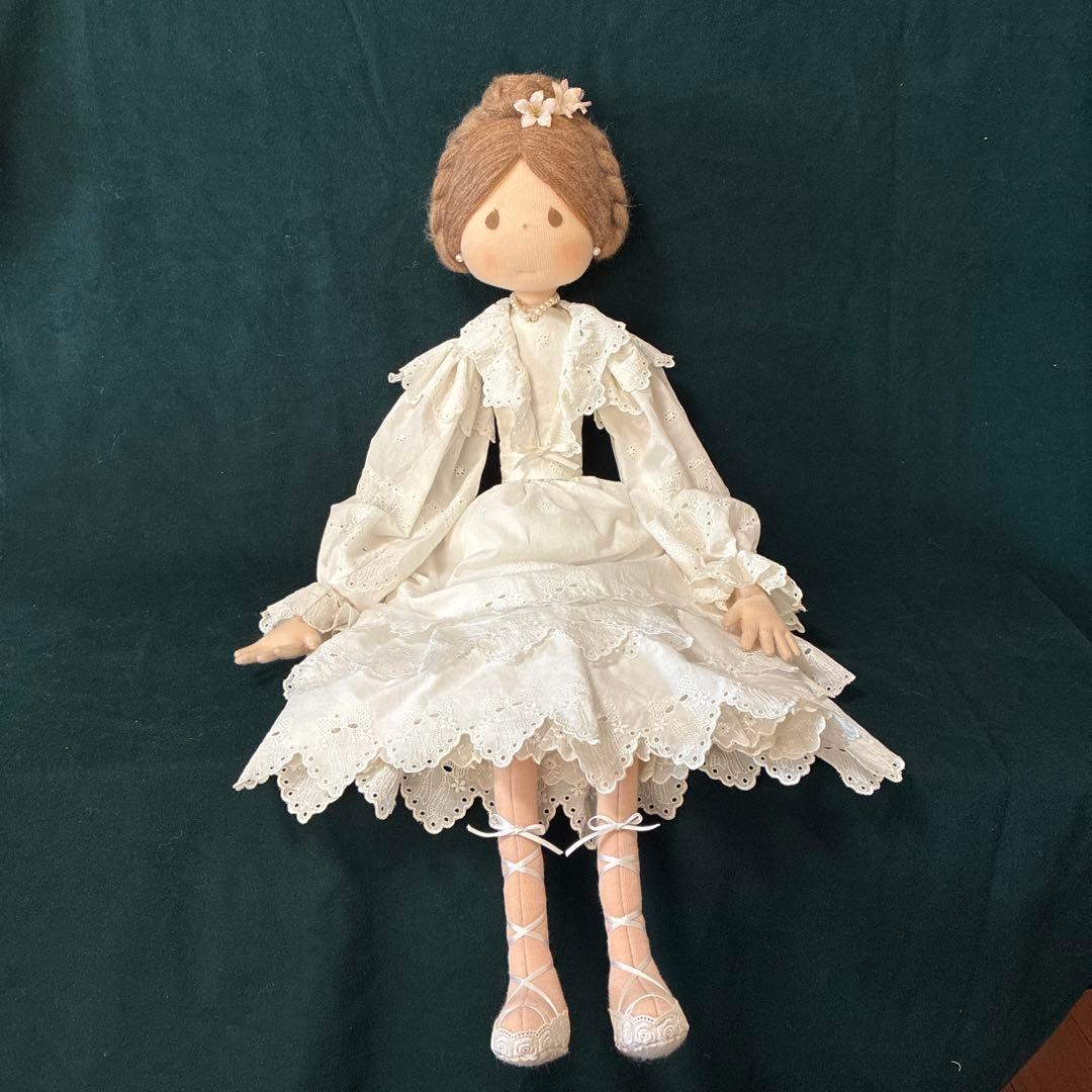 白いドレスの女の子