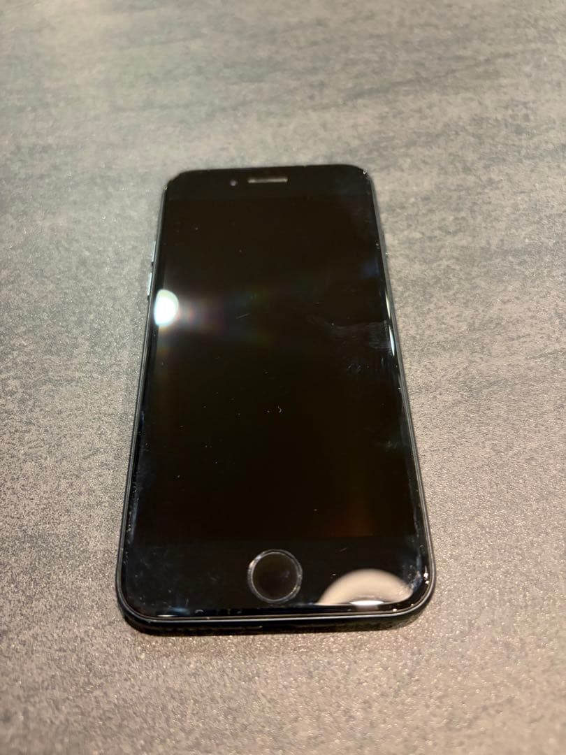 Apple iPhone se 128GB 第３世代　ブラック　背面ひび割れ