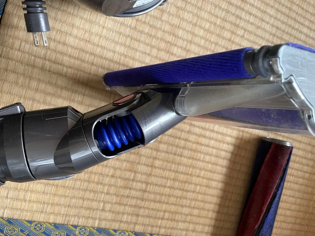 Dyson CY24 キャニスター掃除機 本体と古いヘッドローラー付き