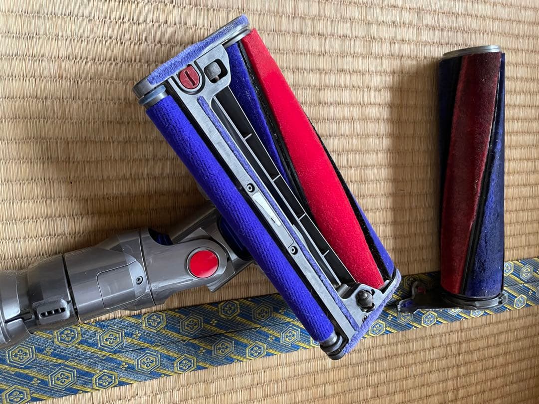 Dyson CY24 キャニスター掃除機 本体と古いヘッドローラー付き