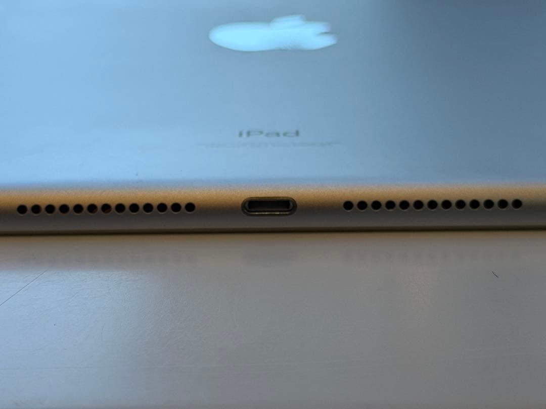 10.2インチ iPad 第9世代 wi-fi 64GB (MK2L3JA)