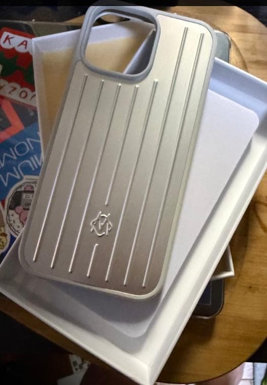 新品未使用RIMOWA iPhone16ケース シルバー
