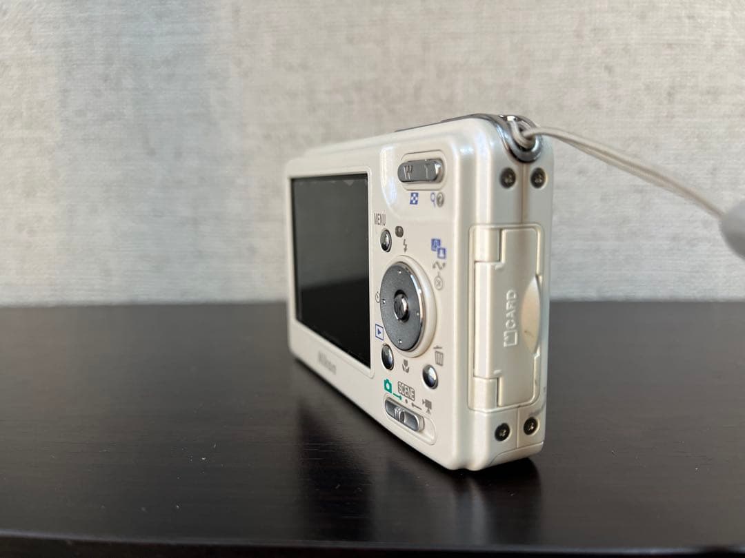 Nikon COOLPIX S3 コンパクトデジタルカメラ　おまけS1本体付