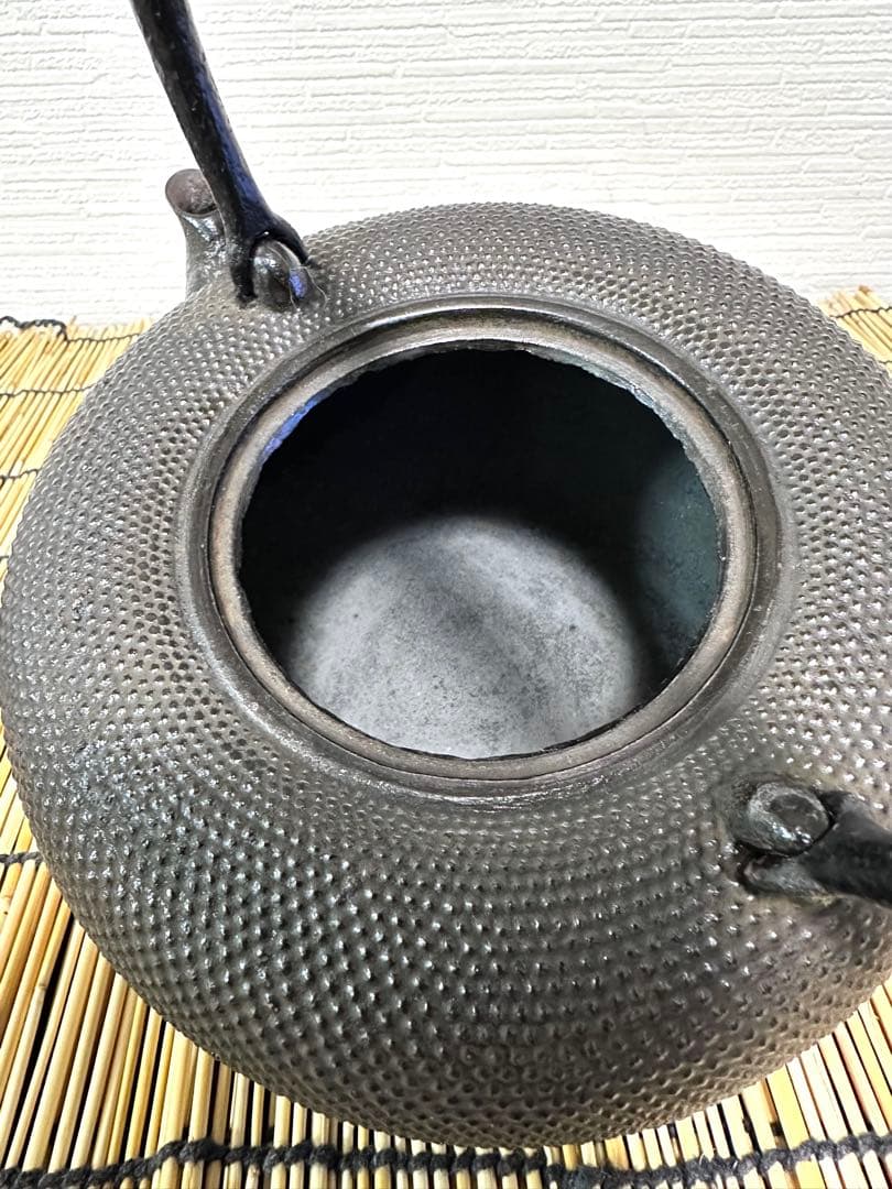 未使用品　南部釜師造　１２型 姥口アラレ　南部鉄瓶　南部鉄器　鉄瓶