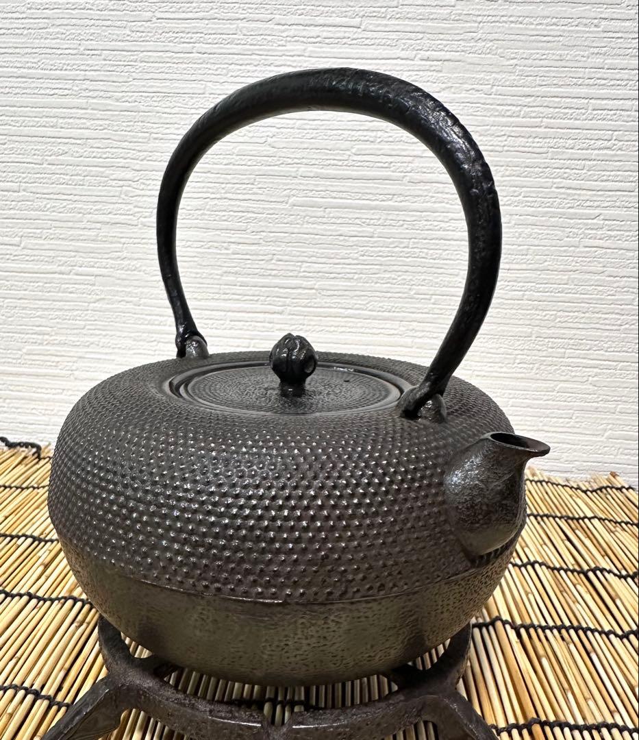 未使用品　南部釜師造　１２型 姥口アラレ　南部鉄瓶　南部鉄器　鉄瓶