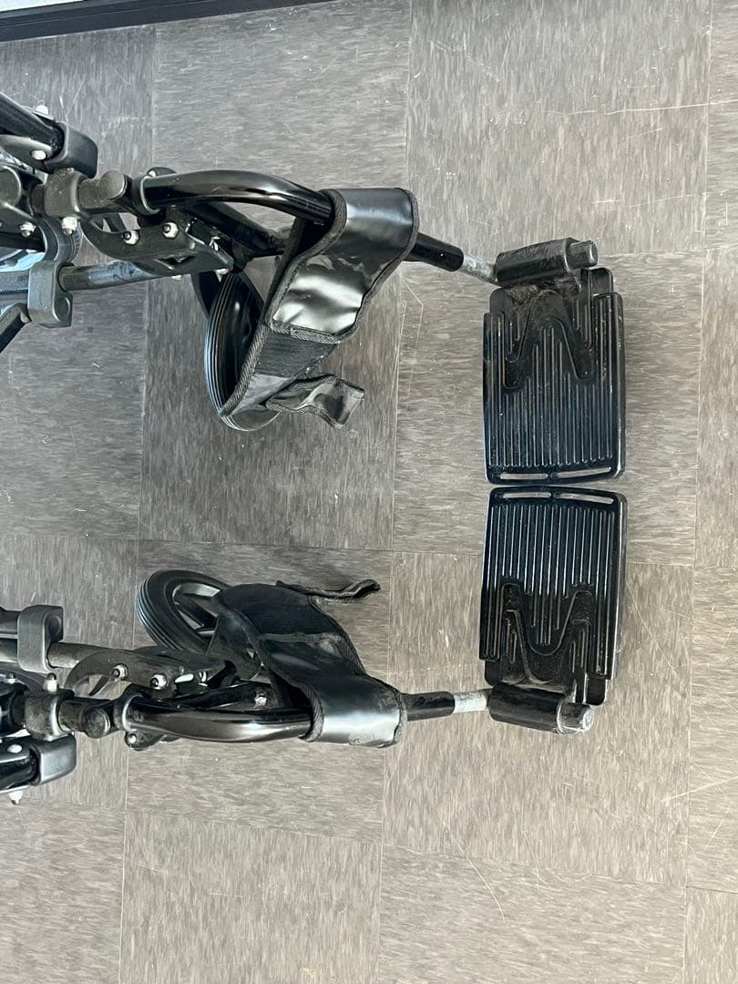 エ*フ様 黒い介助用車椅子 クッション付き