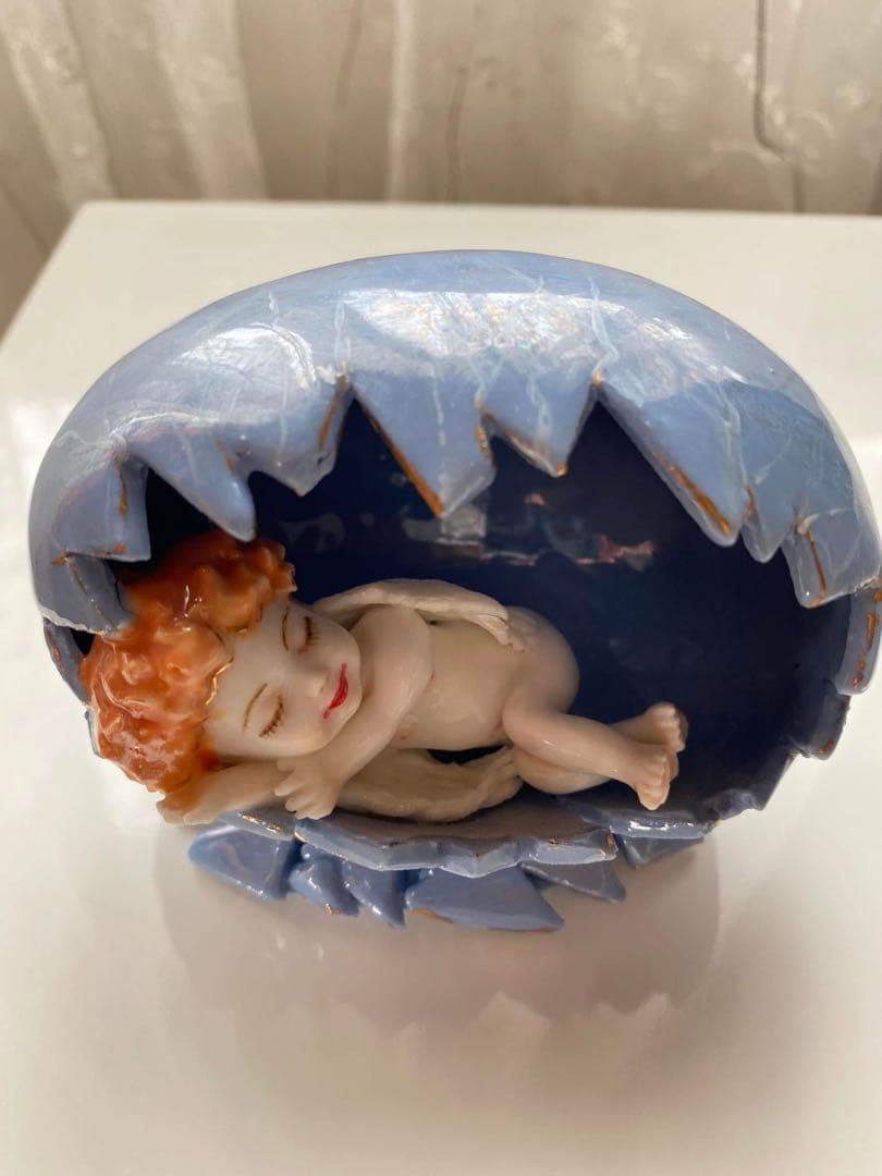 卵の中の眠れる天使 磁器 手作り 一点もの 著名な陶芸家アルヒポヴァの作品