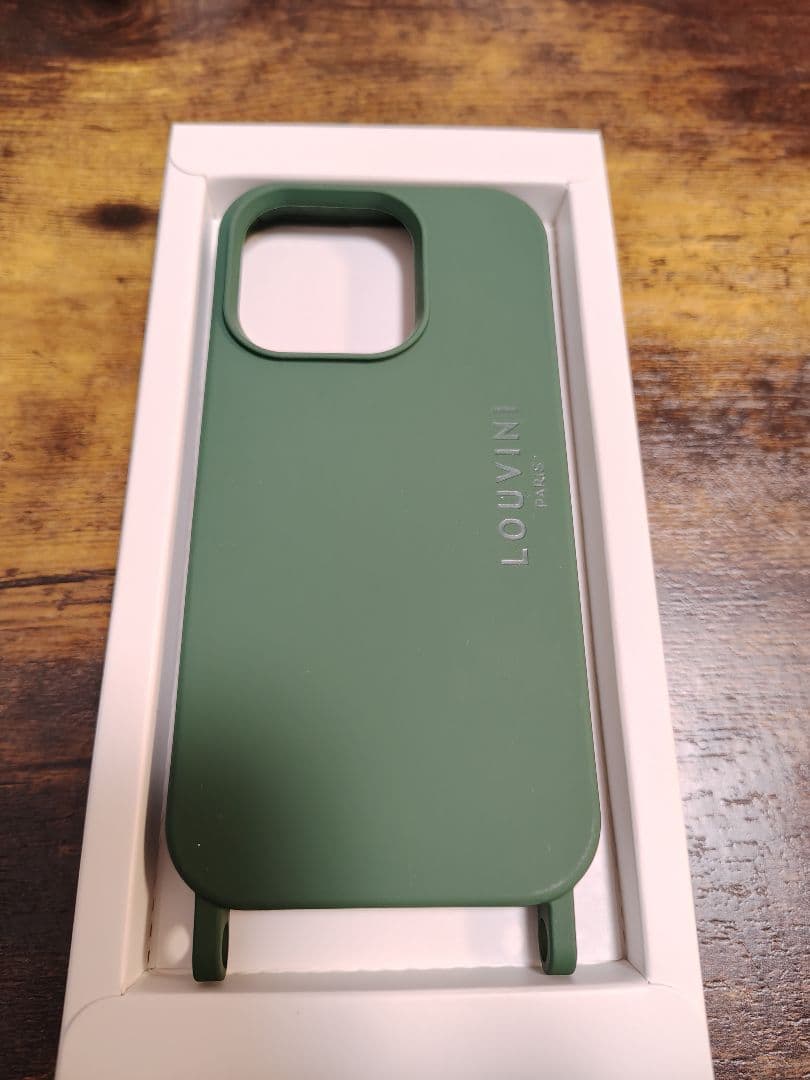 LOUVINI オリーブグリーン iPhone 16 Pro ケース