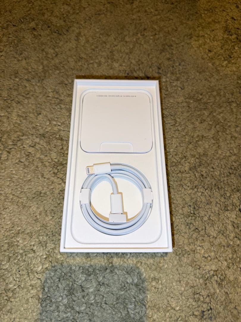 Apple iPhone 13 ブルー 箱、未使用充電ケーブル付き