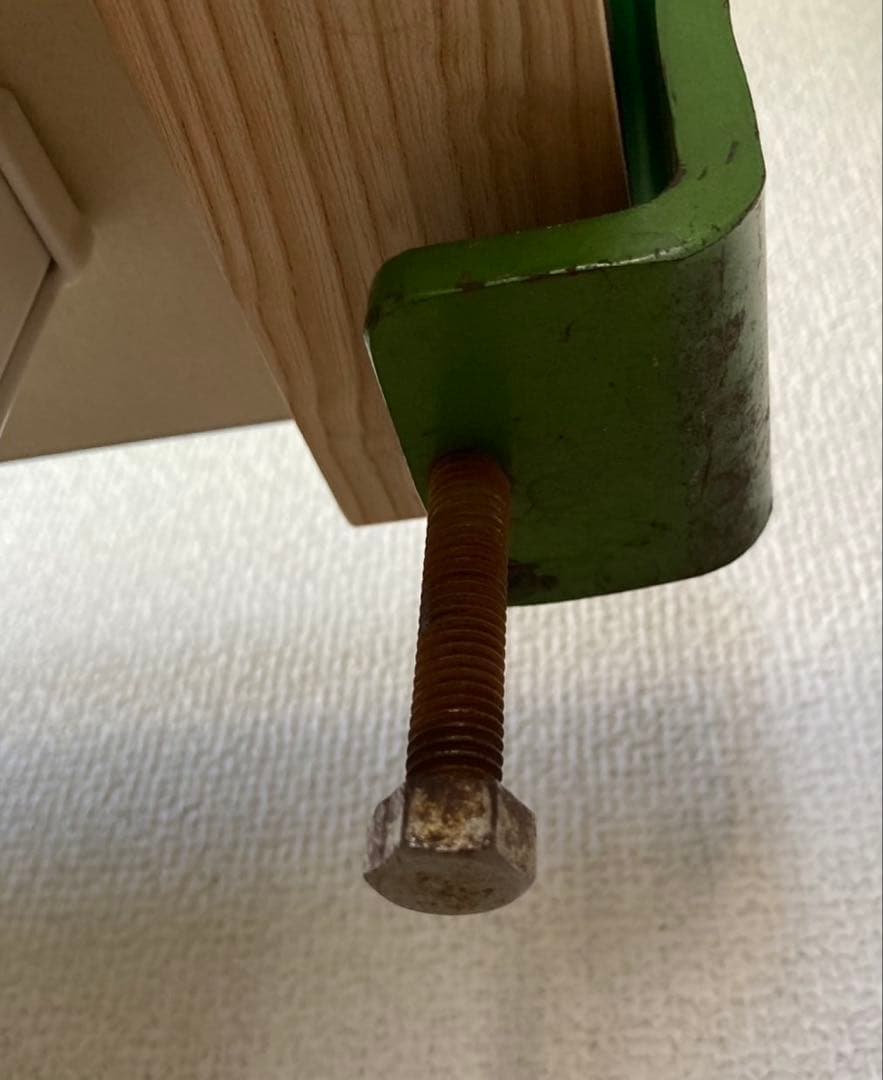 滴下式アイロン用タンク吊り下げポール（万力式取り付け)