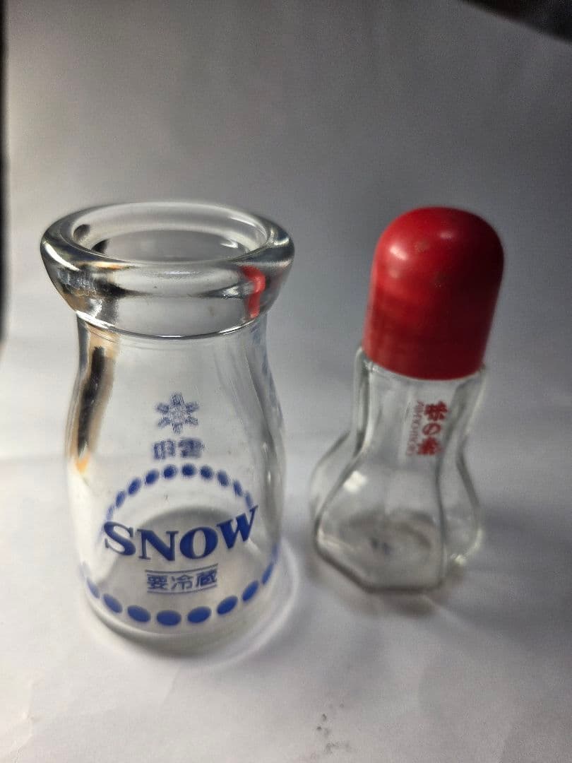 昭和レトロ　明治ミルクコーヒー缶、味の素缶、瓶。雪印瓶