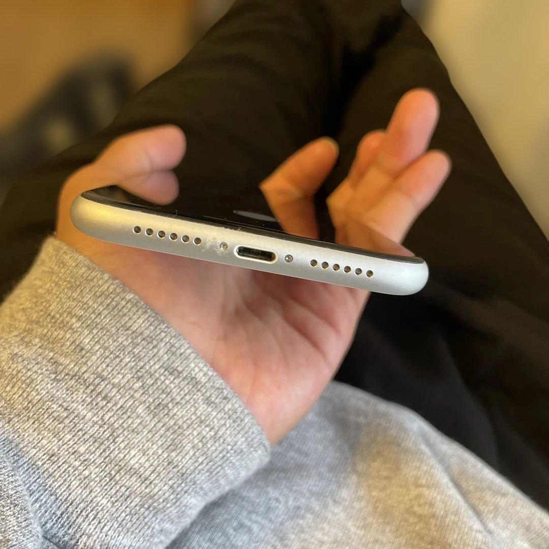 Apple iPhone XR ホワイト 6.1インチ