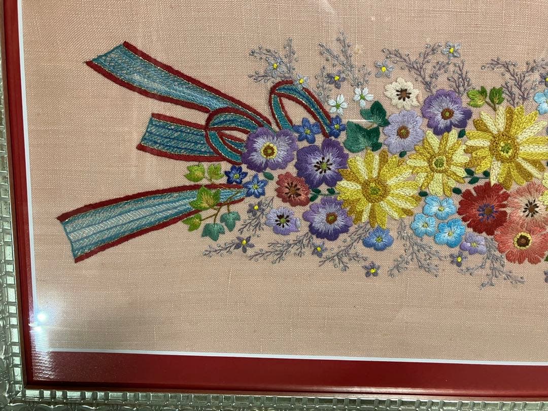評価の高かった　花とリボンと言う　額装された作品刺繍