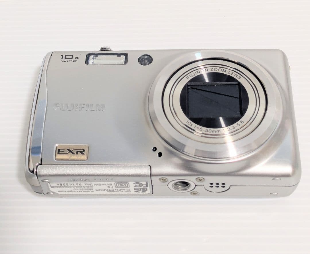 FUJIFILM　フジフィルム　 Finepix F70EXR シルバー