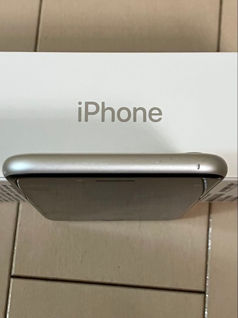 【iPhone SE（第2世代）64GB ホワイト】本体＋付属品完備