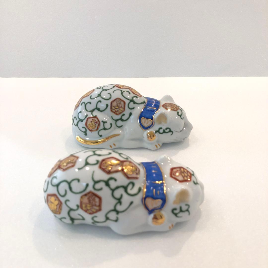 【新品】眠り猫 招き猫 伊万里焼 青色金彩模様 陶器製置物 左右ペア