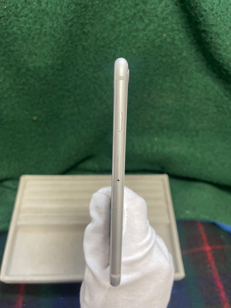 Apple iPhone 8 ホワイト　SIMフリー シルバー 64GB