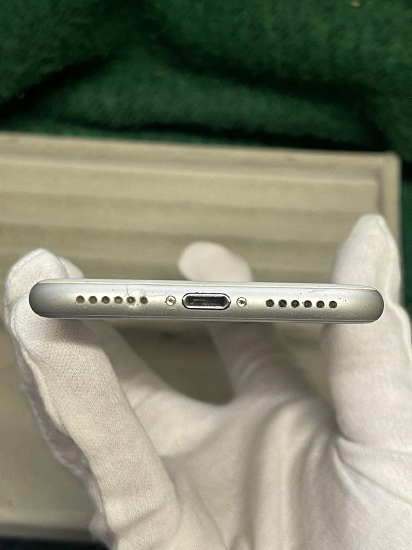 Apple iPhone 8 ホワイト　SIMフリー シルバー 64GB