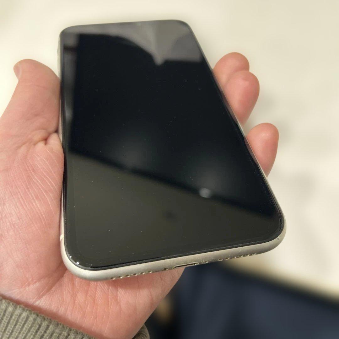 iphone 11 128GB ホワイト　本体　中古