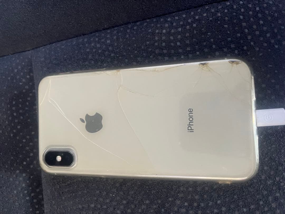 Apple iPhone X 背面ひび割れあり