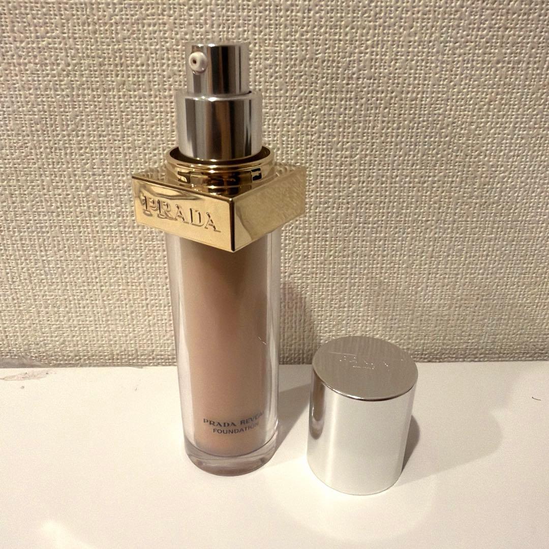 PRADA REVEAL リヴィール　リキッドファンデーション LC5
