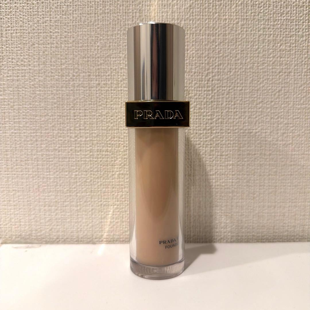 PRADA REVEAL リヴィール　リキッドファンデーション LC5