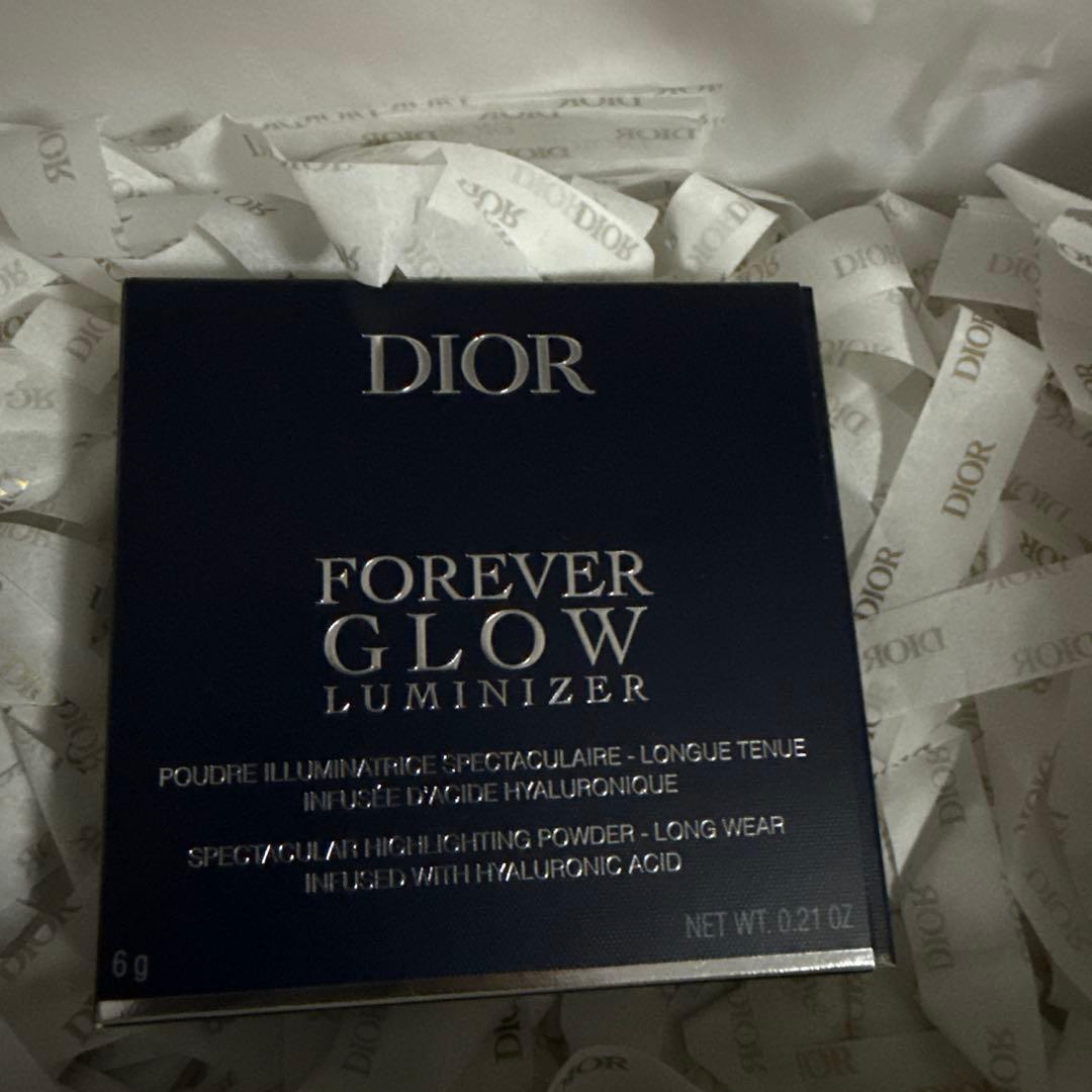 Dior ディオールスキン フォーエヴァーグロウルミナイザー 004 コーラル