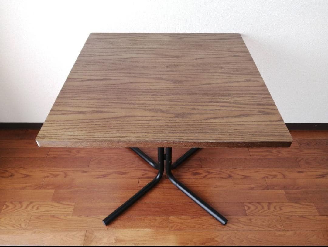 ブラウン 正方形テーブル 75cm x 75cm x 67cm