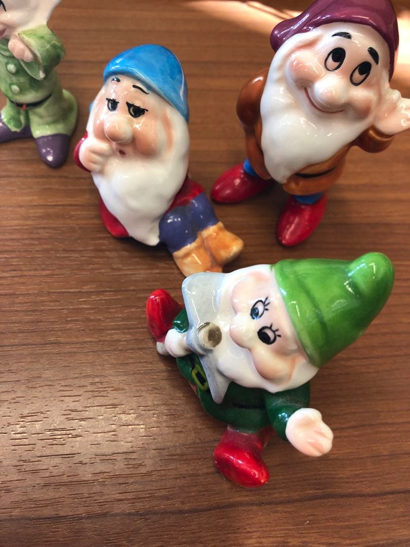 ディズニーランド 陶器フィギュア 白雪姫と7人の小人たち 置物
