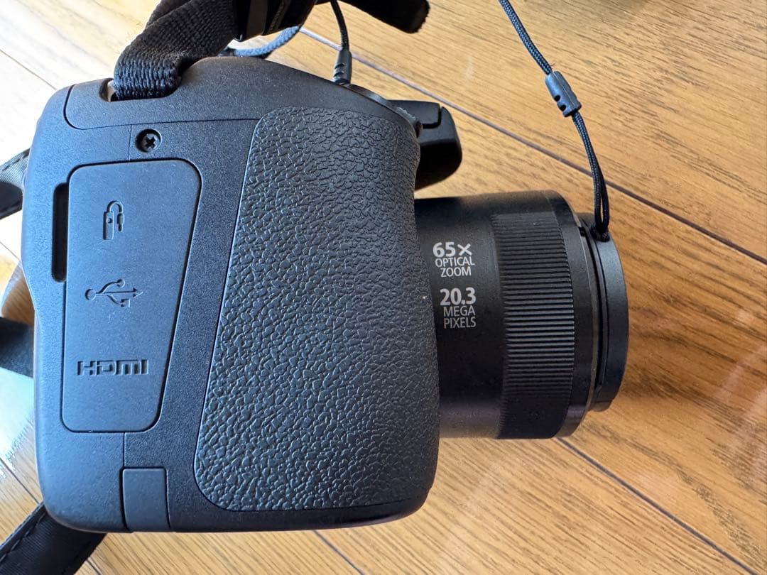 Canon PowerShot SX70 HS 本体とケース
