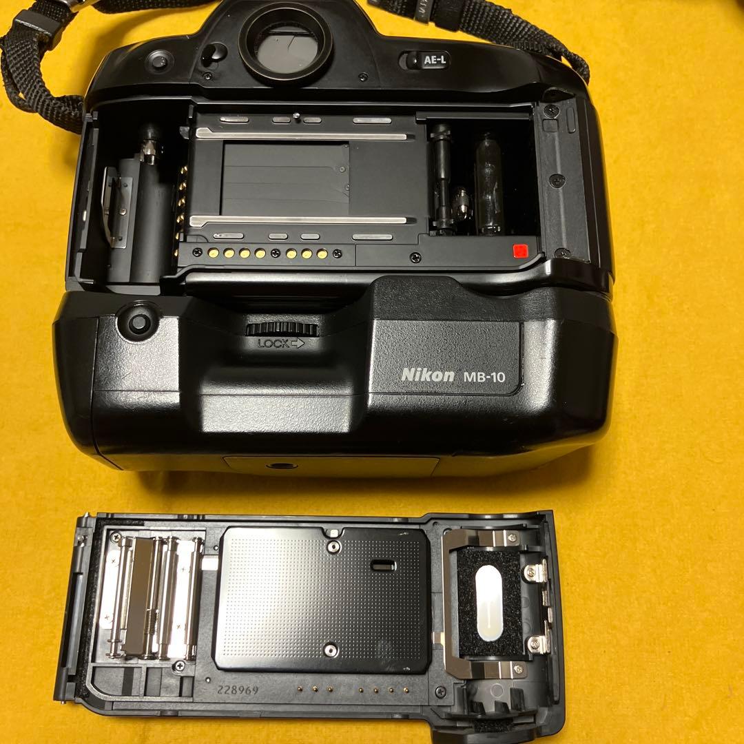 完動品　ニコンF90x+AF19-35mmf3.5-f4.7 +MB-10セット