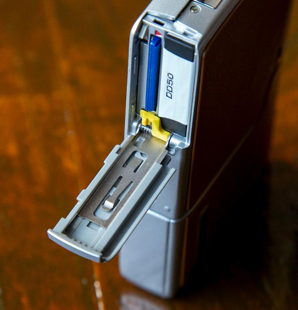CONTAX コンタックス〈U4R〉 デジタルカメラ　動作未確認 ブラウン