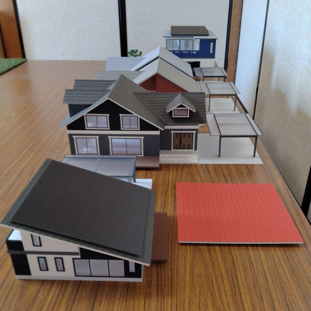 『黒と赤』2種類の屋根No.96・100分の1，2階建て内外模型