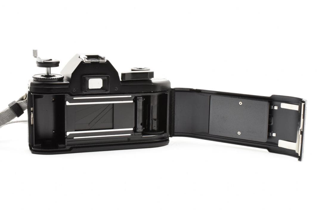美品 NIKON ニコン EM フィルムカメラ　モルト新品交換済 B670