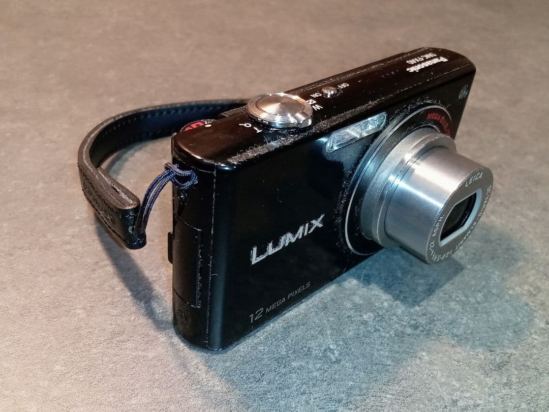 【Panasonic】コンデジ LUMIX DMC-FX40 ブラック