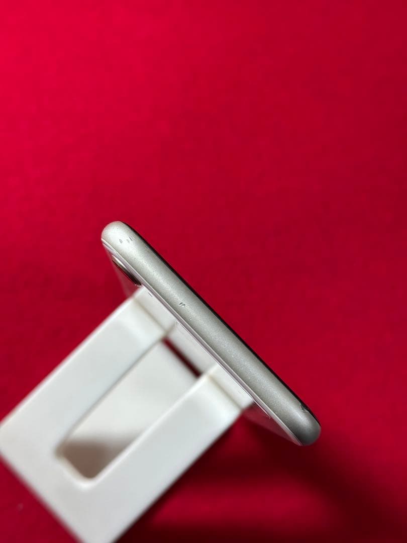 【9374】iPhone SE3第3世代スターライト 64GB simフリー