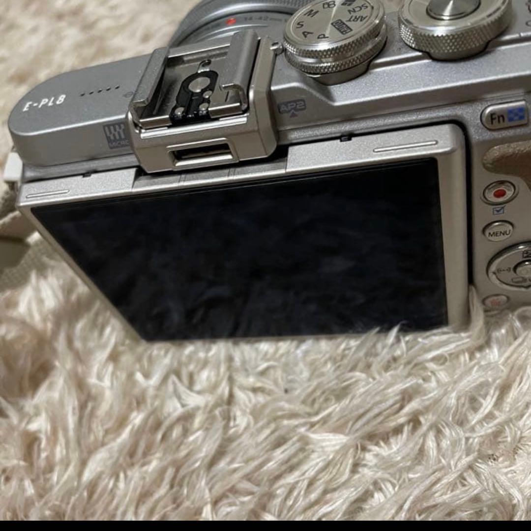 OLYMPUS PEN ミラーレスカメラ ブラウン