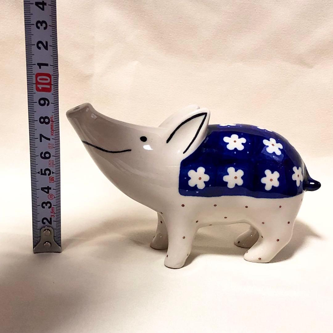 【ポーリッシュポタリー】ブタの置物 青い花模様　ハンドメイド　陶器製