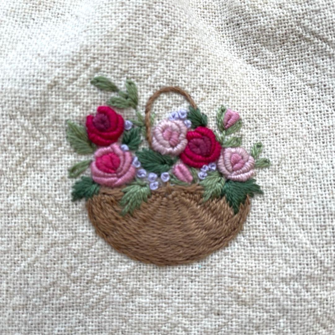 【398】ハンドメイド　刺繍フラットポーチ/バネ口ポーチ(丸底)