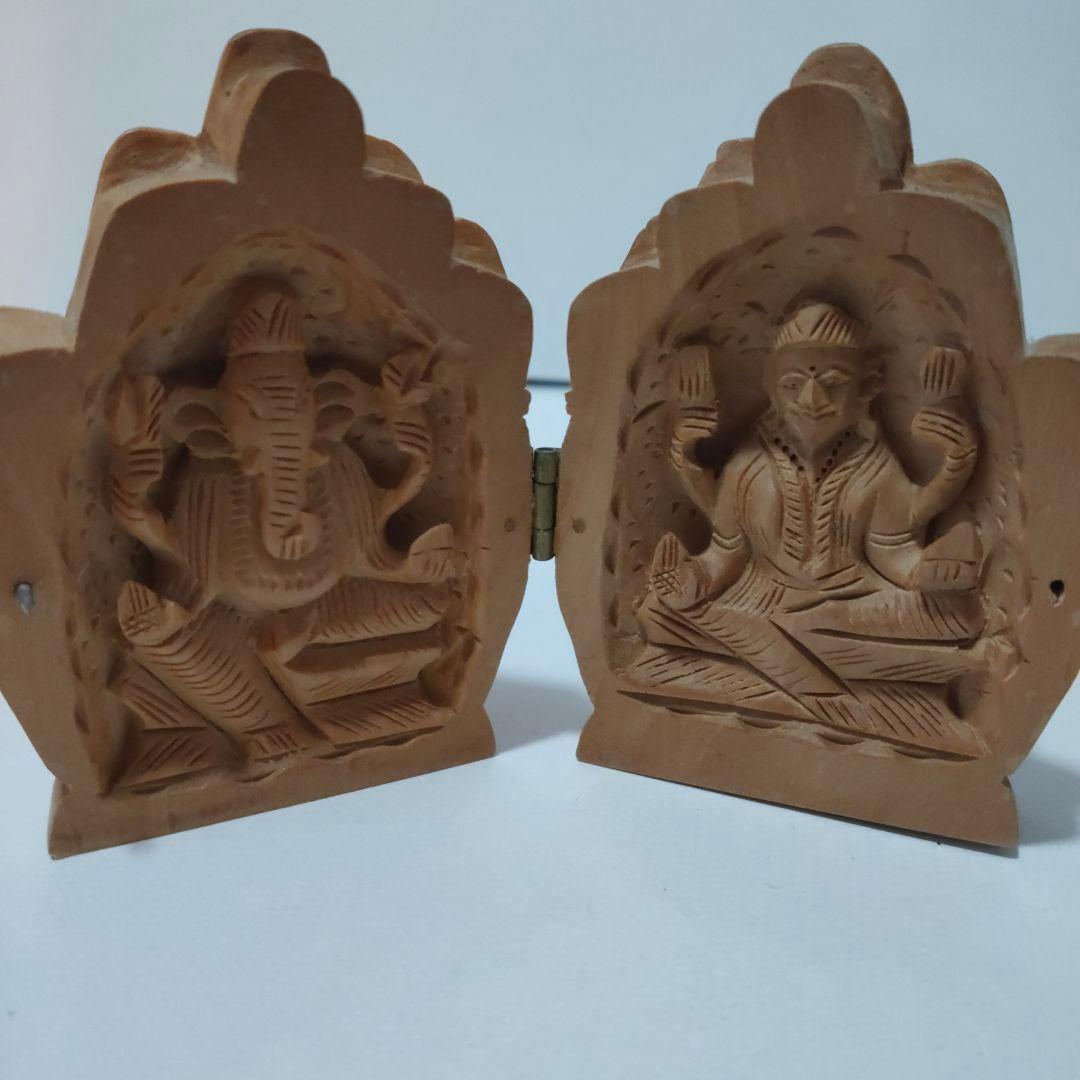 インドの神様ガネーシャとラクシュミーの合わせ仏★木彫りナマステ(合掌)開き置物